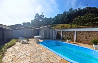 Vendo casa com piscina, 02 quartos, cidade de indaial