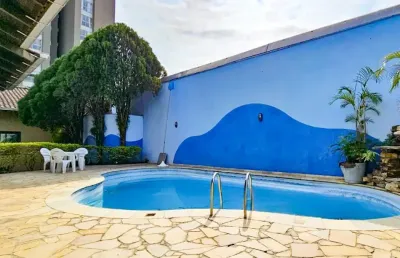 Vendo casa com piscina, 04 quartos, bairro escola agrícola