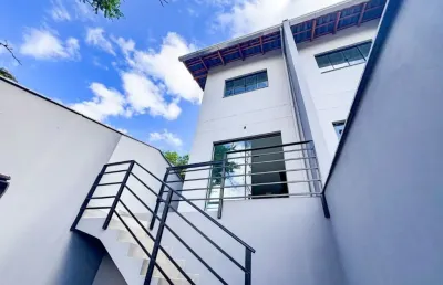Vendo incrível sobrado com passagem lateral, 02 quartos, bairro salto do norte - blumenau