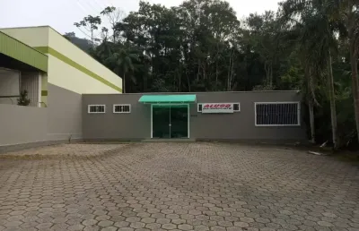 Alugo galpão com 220m² e estacionamento no belchior central em gaspar