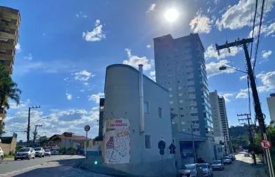 Alugo sala comercial, piso superior 100m², bairro velha - blumenau