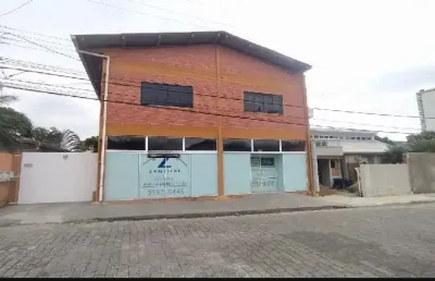 Alugo galpão 600m² ideal para confecção - bairro itoupava norte.