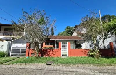 Alugo casa térrea , com quintal e semi mobiliada - no bairro itoupava seca