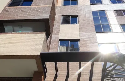 Loft duplex cabral sensacional, encantador!!! localizado pero de tudo o que se precisa, mercados, cafés, panificadoras, colégios.