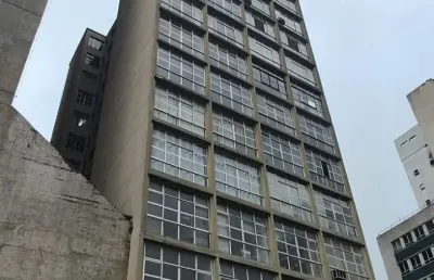 Desocupada. no coração do centro de curitiba ao lado do marco zero