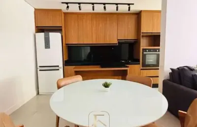 Apartamento de 02 dormitórios, sendo 01 suíte, mobiliado, à venda, estreito em florianópolis-sc