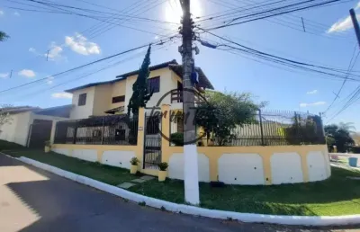 Casa duplex de alto padrão em condomínio fechado com 3 quartos (1 suíte), área gourmet e quadra poliesportiva – juiz de fora!!!