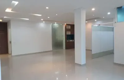 Sala comercial para locação anual no bairro ariribá em balneário camboriú