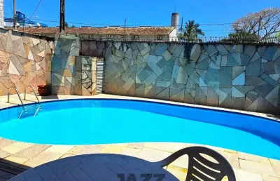 Casa à venda, com 5 suítes e a 50m da praia de maitinga, bertioga