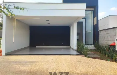 Casa à venda com 144m², 2 quartos (ambos suítes), 3 banheiros e piscina, localizada no residencial mônaco