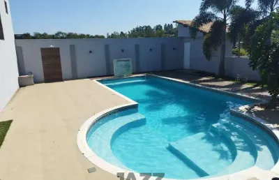 Chácara à venda, com 2.000m² de terreno, 2 quartos, 3 banheiros, piscina e churrasqueira, no condomínio recanto dos lagos