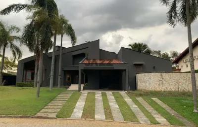 Casa  no coração do gramado com 4 suítes para venda e aluguel