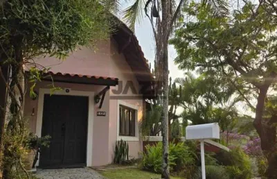 Casa de alto padrão  localizada no condomínio colinas de são francisco com 3 suítes