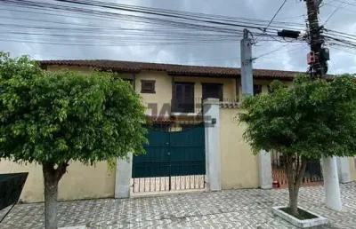 Casa a 180 metros da praia em condomínio-bertioga/sp
