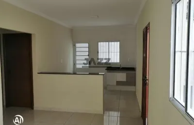 Casa à venda de 126 m², com dois quartos, um banheiro e duas vagas de garagem no bairro sol nascente ii