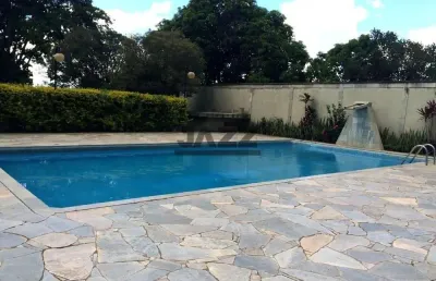 Chácara à venda de 5.000 m², com 3 quartos, 3 banheiros, piscina e área gourmet