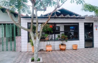 Casa isolada à venda no jardim imperador - 250m² - lado praia com edícula - conforto, espaço e estilo!