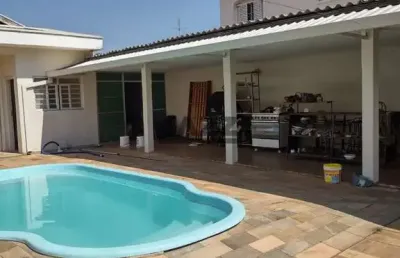 Sobrado à venda no centro de barão geraldo em campinas com 4 dormitórios, 2 suítes, piscina e churrasqueira