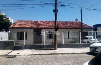 Casa com 3 quartos à venda na Rua Domingos Romão, 112, Barreiros, São José