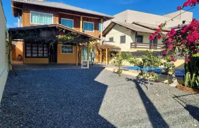 Casa com 3 quartos à venda na Avenida Alfredo Brunetti, 471, Armação, Penha