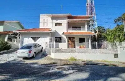 Casa com 3 quartos à venda na Rua Arvoredo, 65, Centro, São José