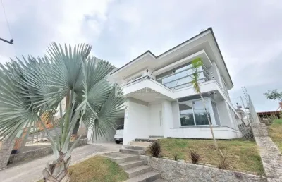 Casa com 4 dormitórios sendo 01 suíte no pedra branca palhoça