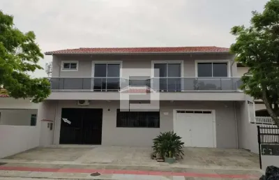 Casa em jardim cidade de florianópolis  -  são josé