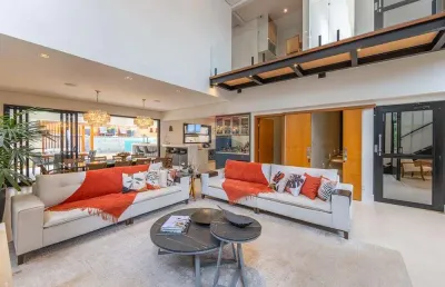 Re/max vende casa em condomínio - 3 suítes e 362 m² - alphaville dom pedro 2 - campinas/sp - r$ 3.580.000
