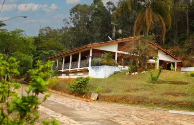 Re/max vende sitio 2 casas 9 quartos 12 milhões centro águas de lindóia / sp