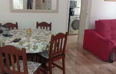 Apto frente mar com 1 dormitório, 1 banheiro, 1 vaga, sacada, elevador