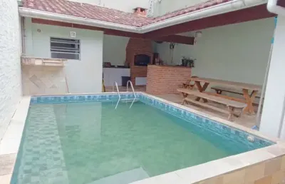 Casa com 3 dorm, 1 suíte, churrasqueira, piscina, jardim, 4 vagas, 150m, solemar