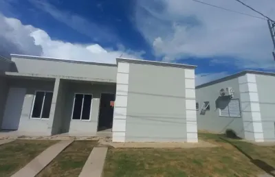 Casa no condomínio athenas com 2 quartos sendo uma suíte