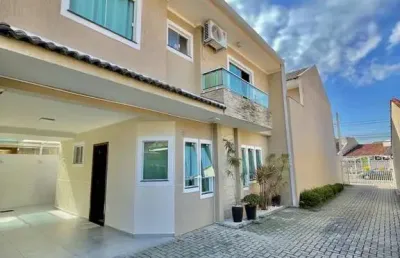 Casa com 3 quartos à venda na rua felício zibarth, 61, uberaba, curitiba, 130 m2 por r$ 639.000