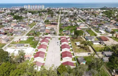 Casa com 2 quartos à venda na carapia,, 153, centro, matinhos, 61 m2 por r$ 380.000