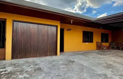 Casa com 4 quartos à venda na avenida benjamin possebom, 1040, quississana, são josé dos pinhais por r$ 475.000
