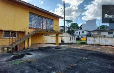 Casa com 5 dormitórios imóvel averbado, quintal amplo espaço para media 8 a 10 carros ideal para uso comercial para clinicas.