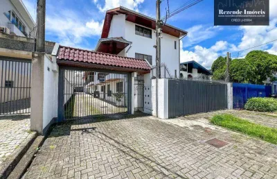 Ótimo sobrado em condomínio fechado bairro água verde.