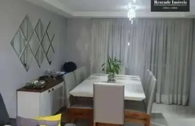 Sobrado triplex com 3 quartos a venda no capão da imbuia