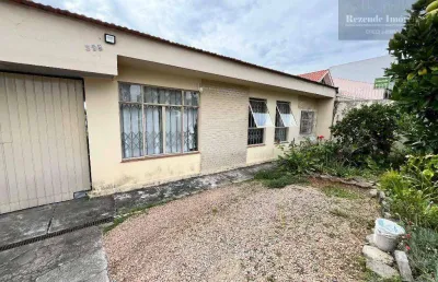 Excelente casa á 2 quadras do  terminal do capão raso, para moradia ou construçãoatenção construtores: estuda possibilidade de permuta no local de 80%