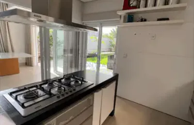 Lindo sobrado c/construção moderna semi mobiliado .