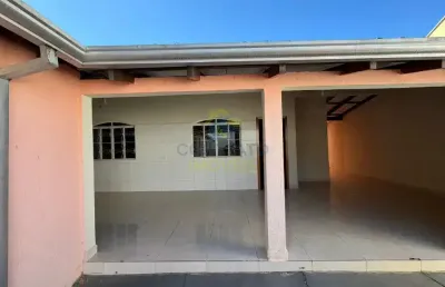 Casa ampla, 200m², boa para comércio, 03 quartos, 12 garagens, valor 2.500,00