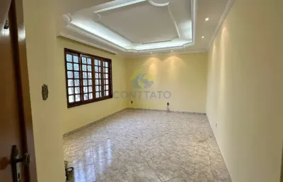 Casa ampla, jardim califórnia, 03 quartos sendo 01 suíte, piscina valor  3.500,00