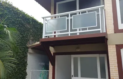 Casa em condomínio 03 quartos / palmeiras-cabo frio rj