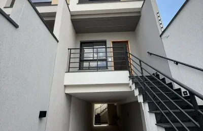 Casa frontal , com 3 dorms 4 vagas 1 suíte , acabamento completo