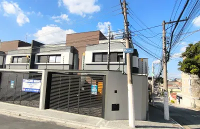 Casa frontal com 2 dorms com 2 suites 2 vagas e acabamento completo