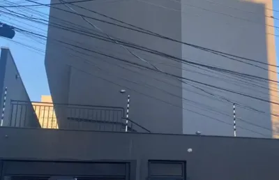Casa em condomínio fechado com garagem coberta e privativa,