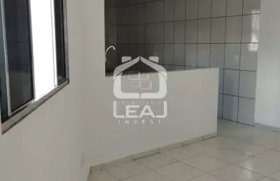 Casa possui 35 m², com 1 dormitório, sala e cozinha para locação no valor de r$ 1.2500,00 - parque