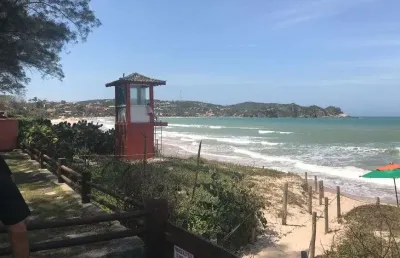 Vendo maravilhosa casa pé na areia com 4 suítes montada na praia de geribá, búzios porteira fechada