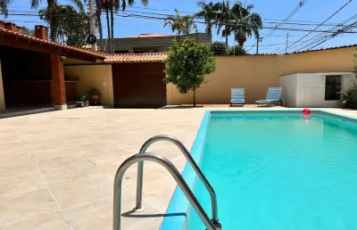 Casa sobrado à venda ou locação com 5 suítes, 6 vagas de garagem, com 420 m² - vila oliveira - mogi das cruzes