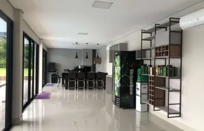 Casa de condomínio térrea para venda possui 900 metros quadrados com 6 quartos